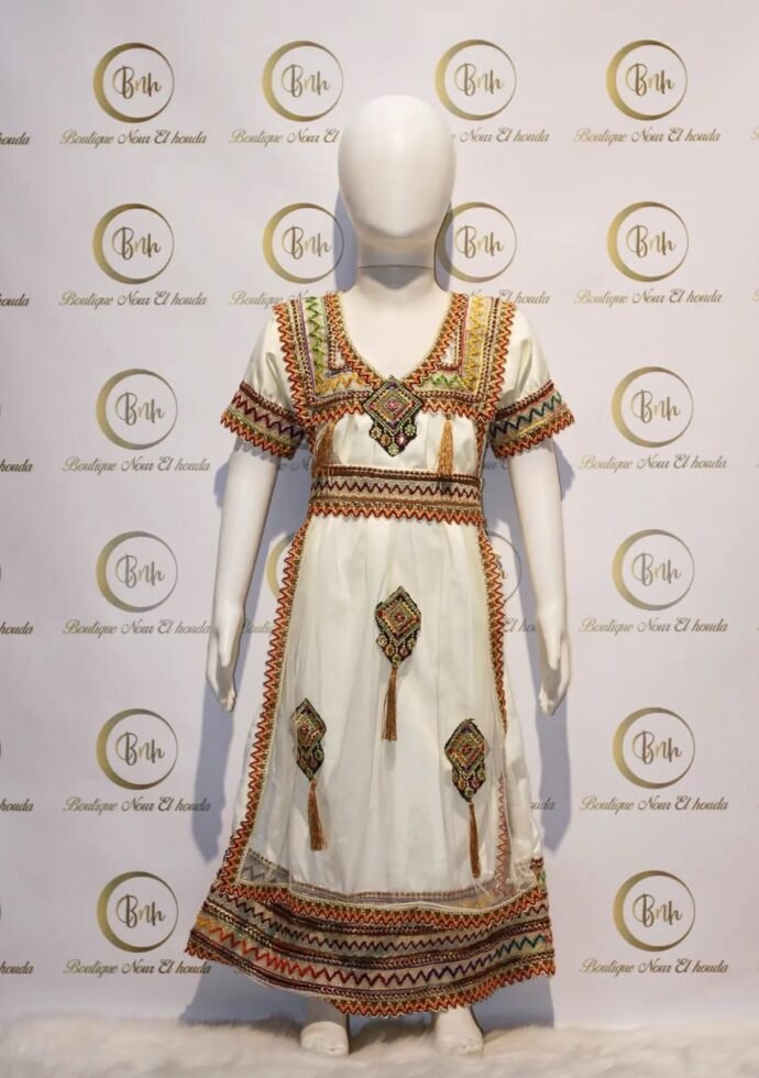 قبايل بنات لون ابيض. من عامين .4سنوات.6سنوات .8سنوات .10سنوات .12 سنة