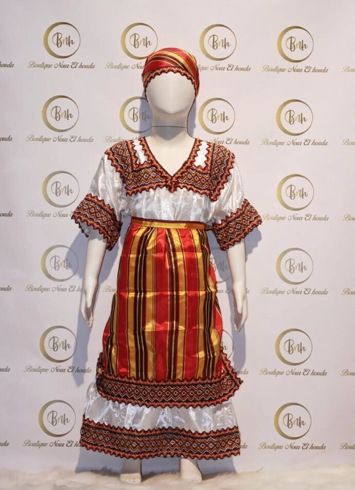 جبة قبايل بنات لون ابيض موديل traditionnelle من عامين حتى 12 سنة