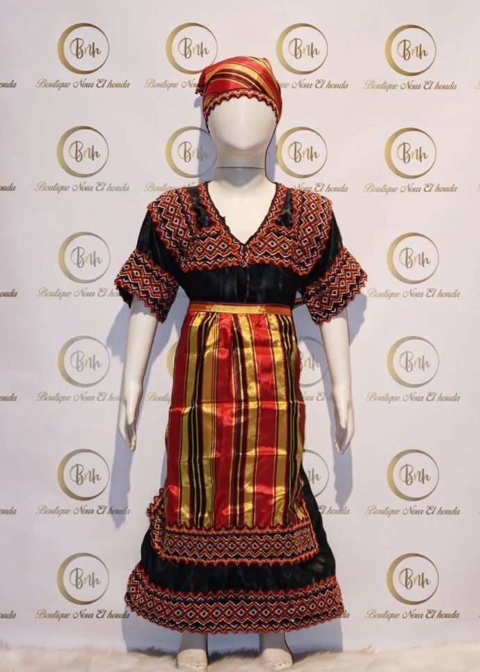 جبة قبايل بنات لون اسود موديل traditionnelle من عامين حتى 12 سنة