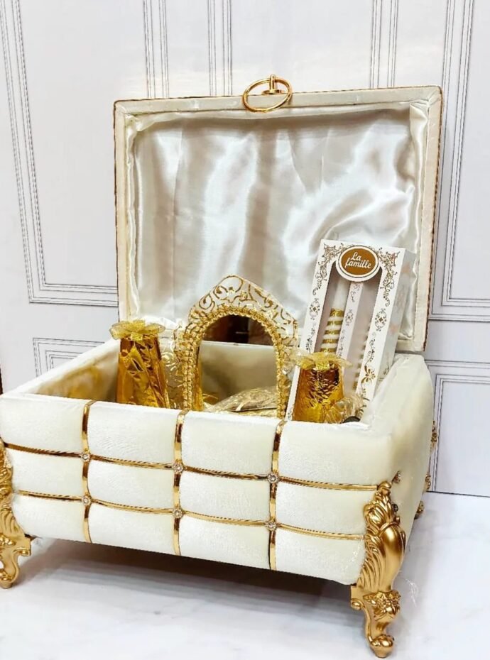 ⁦طبق حنة موديل كوفر اللون blanc cassé  بالذهبي  دوزان سامبل⁩ - الصورة ⁦2⁩