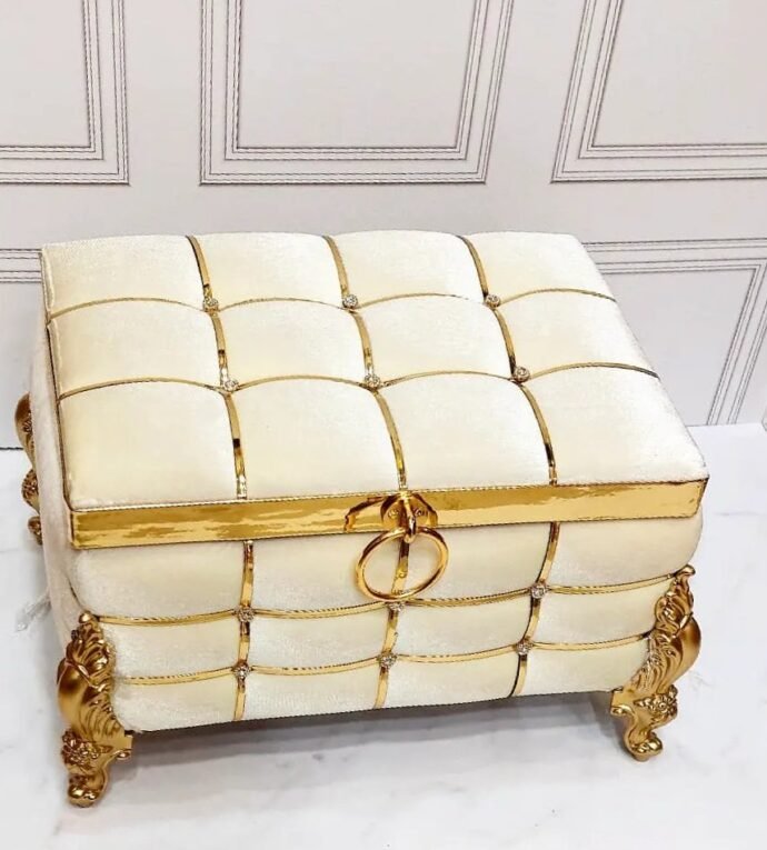 طبق حنة موديل كوفر اللون blanc cassé  بالذهبي  دوزان سامبل