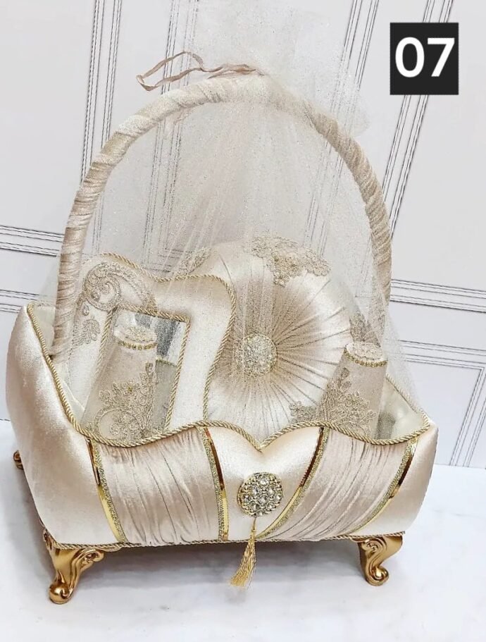 ⁦طبق حنة دوزان مغلفين بالقطيفة⁩ - الصورة ⁦7⁩